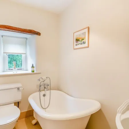 4 Bed In Skipton Oc-92954 *